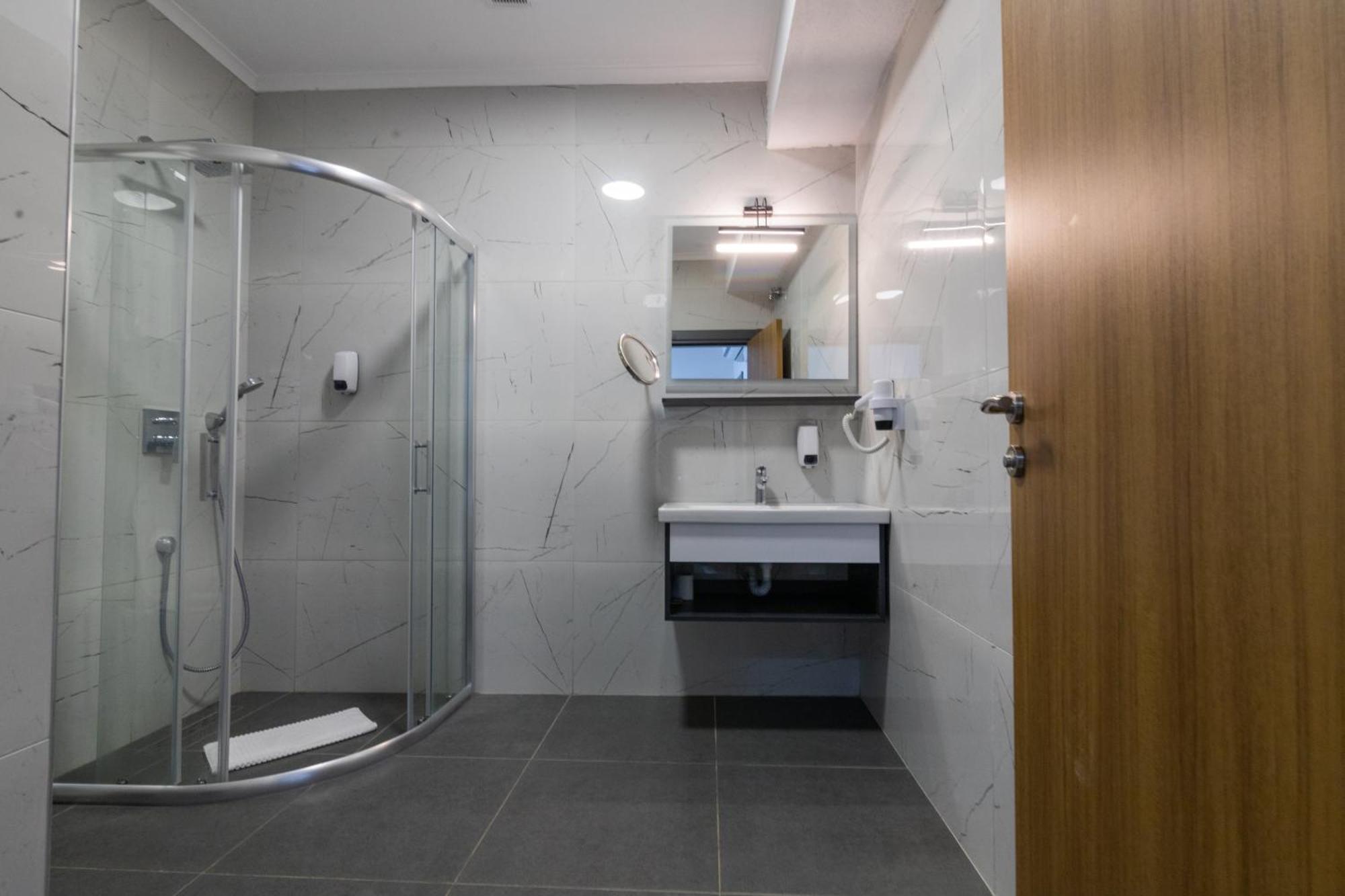 Fevzi Hoca Otel ทรับซอน ภายนอก รูปภาพ
